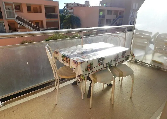 T2 Avec Terrasse Au Centre Du Lavandou - Fr-1-251-882 *