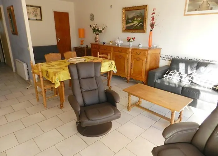 T2 Avec Terrasse Au Centre Du Lavandou - Fr-1-251-882