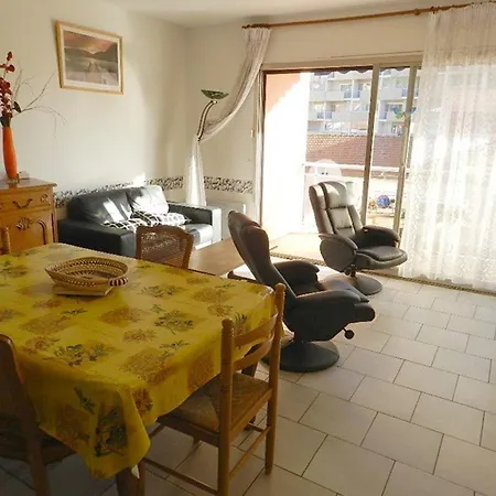 T2 Avec Terrasse Au Centre Du Lavandou - Fr-1-251-882 * Ле-Лаванду