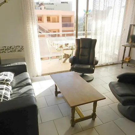 Apartament T2 Avec Terrasse Au Centre Du Lavandou *