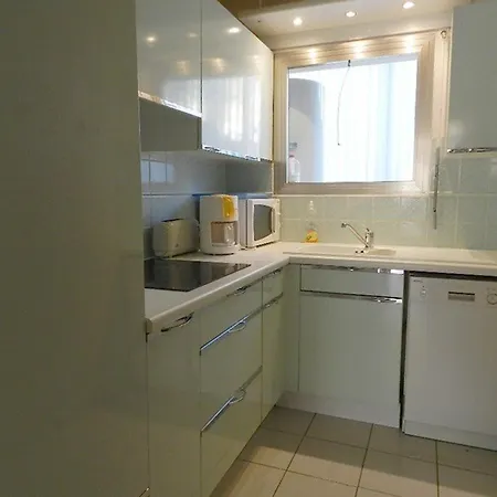 Апартаменты T2 Avec Terrasse Au Centre Du Lavandou - Fr-1-251-882 *