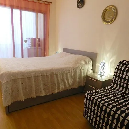 Apartment T2 Avec Terrasse Au Centre Du Lavandou - Fr-1-251-882 *