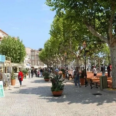 T2 Avec Terrasse Au Centre Du Lavandou Apartament