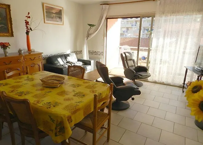 T2 Avec Terrasse Au Centre Du Lavandou - Fr-1-251-882 * Le Lavandou