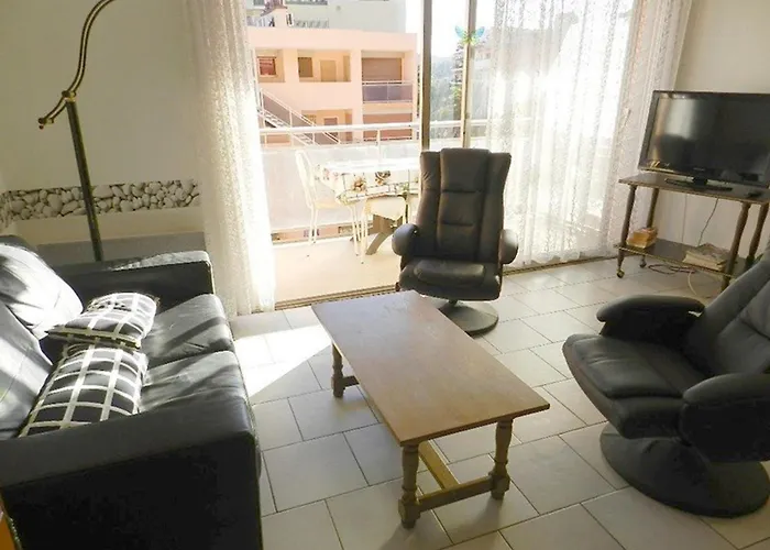 Apartment T2 Avec Terrasse Au Centre Du Lavandou - Fr-1-251-882 *